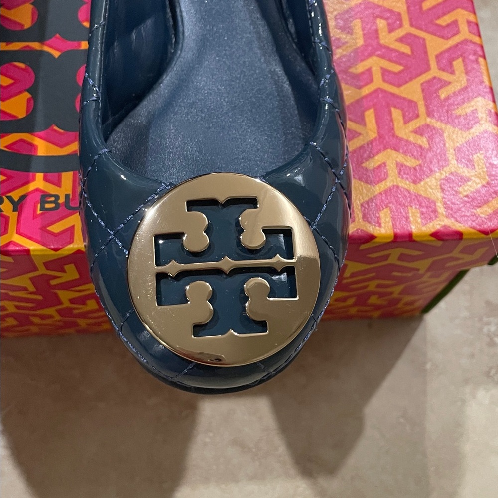 Tory Burch Navy Quilted Flats with Gold Logo - Picture 7 of 9